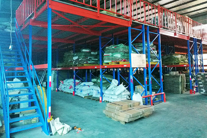 下層橫梁貨架，上次平臺